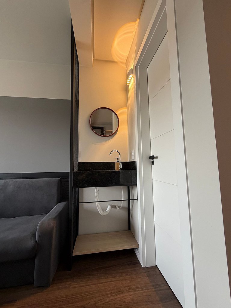 Studio Completo c/ Wi-Fi | Excelente Localização