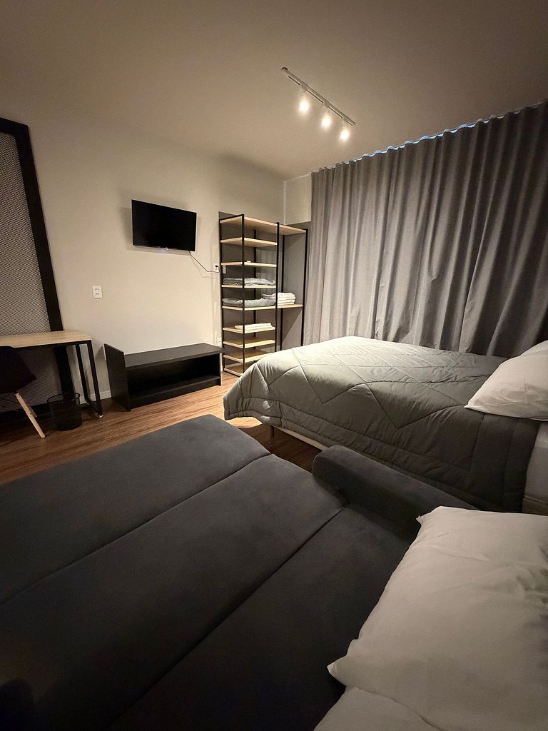 Studio Completo c/ Wi-Fi | Excelente Localização